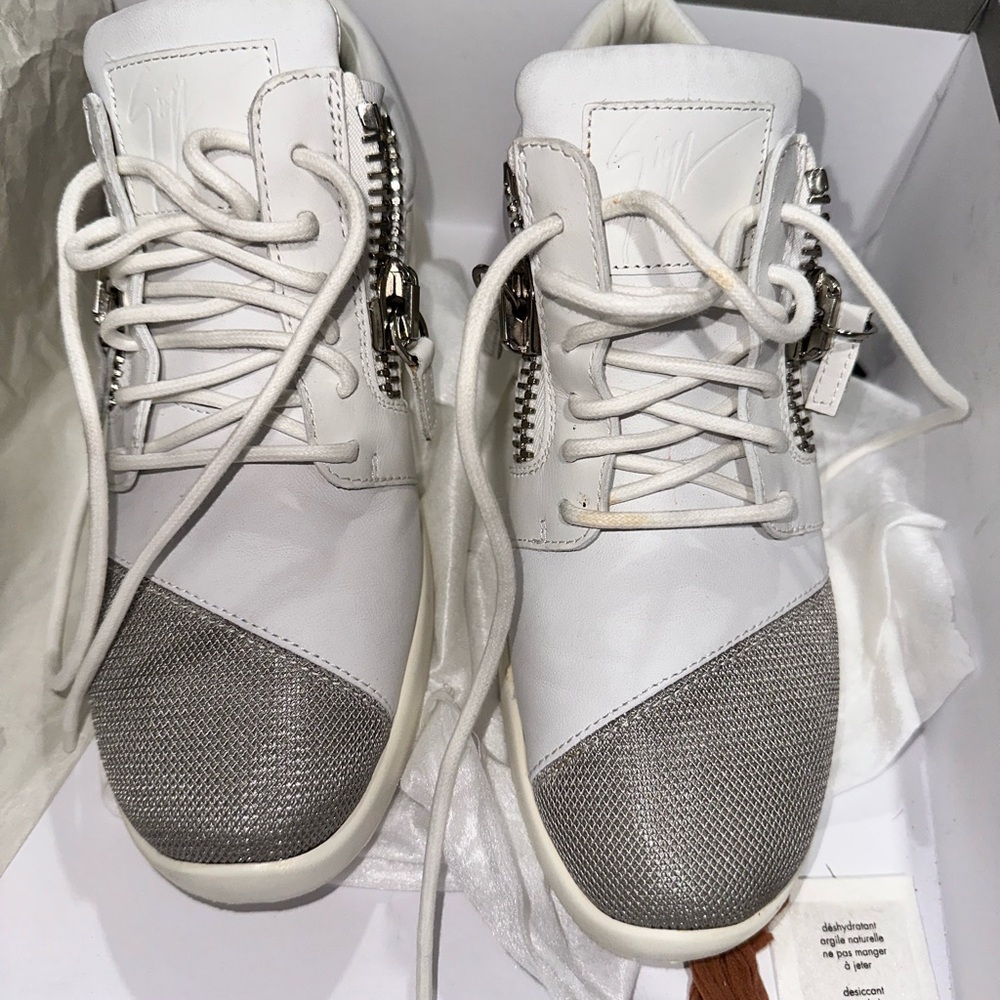 giuseppe zanotti flat zip sneaker
